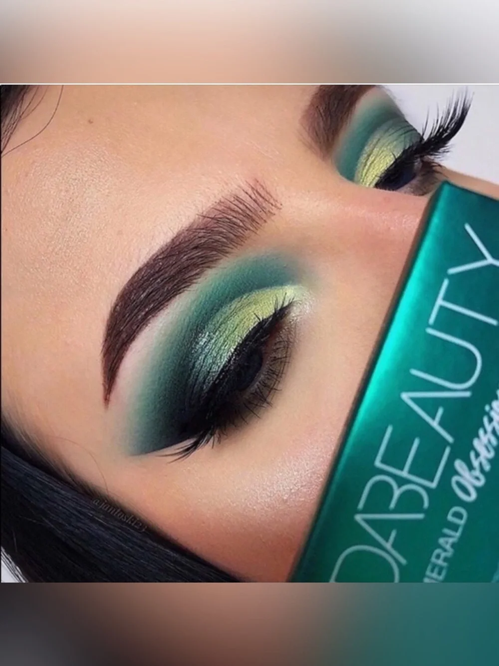 NIB Huda Beauty Emerald Obsessions Eyeshadow Palette